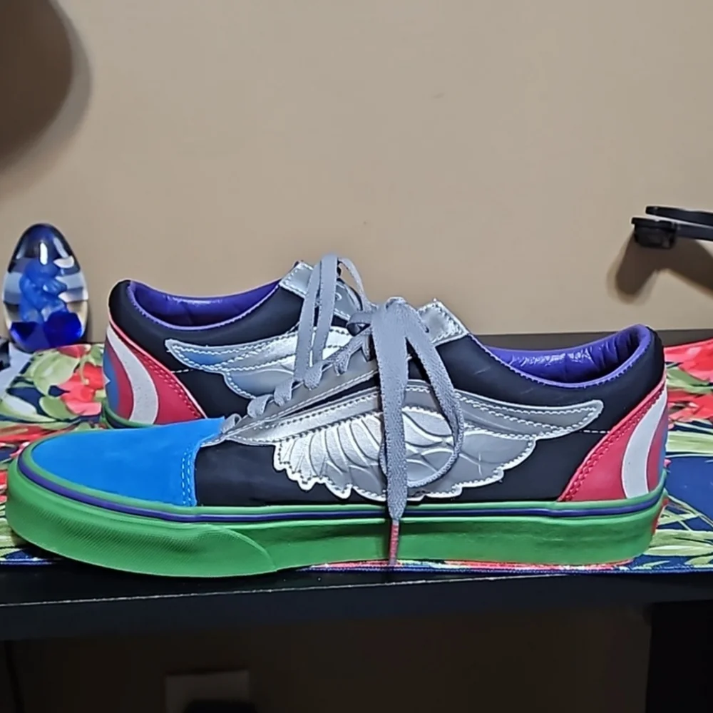 Vans X Marvel Avengers Old Skool Unisex Mens Size 9
